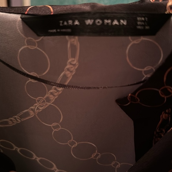 Zara  woman chain Print blouse  size large - Picture 2 of 4